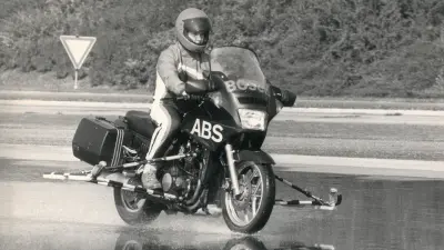 博世慶祝摩托車 ABS 安全系統 30 周年