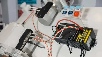 博世力士樂的 AGV 智慧移動機器人模組，整合導航電腦、PLC 控制系統、驅動馬達與回授訊號