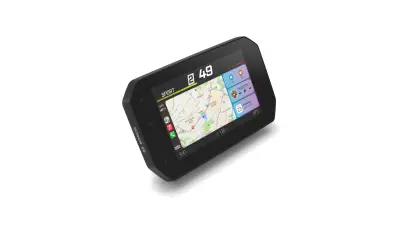 全新的 TFT聯網平台7 吋機身精巧，適用於各種二輪與運動車輛，並可透過 Apple Siri 或 Google Assistant 進行聯網與語音控制